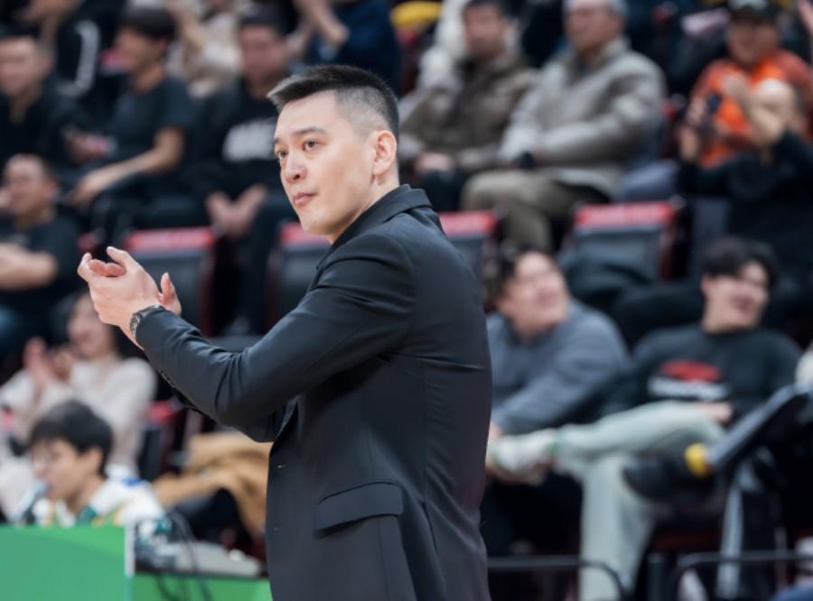 开云体育入口-杨鸣：两个客场的篮板和专注度都很好，希望大家能把状态延续