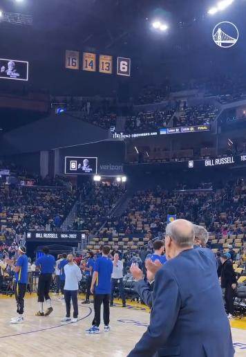 开云体育平台app-汤普森攻防闪耀梦回巅峰 锁死獭兔助勇士拿捏绿军