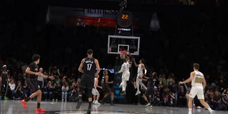 开云体育官方app-要进加时了!小波特干拔三分不中 克拉克斯顿冲击飞天补扣扳平!