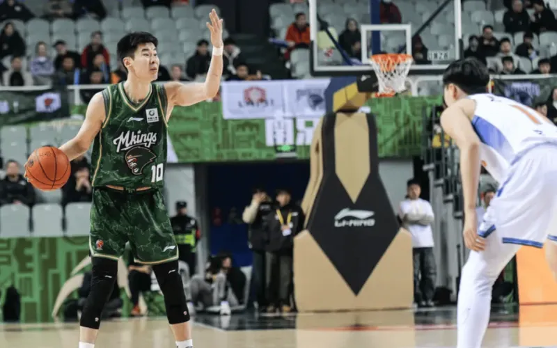 开云体育官方app-郭昊文全场14投仅2中，三分7中1得到9分1篮板6助攻3失误