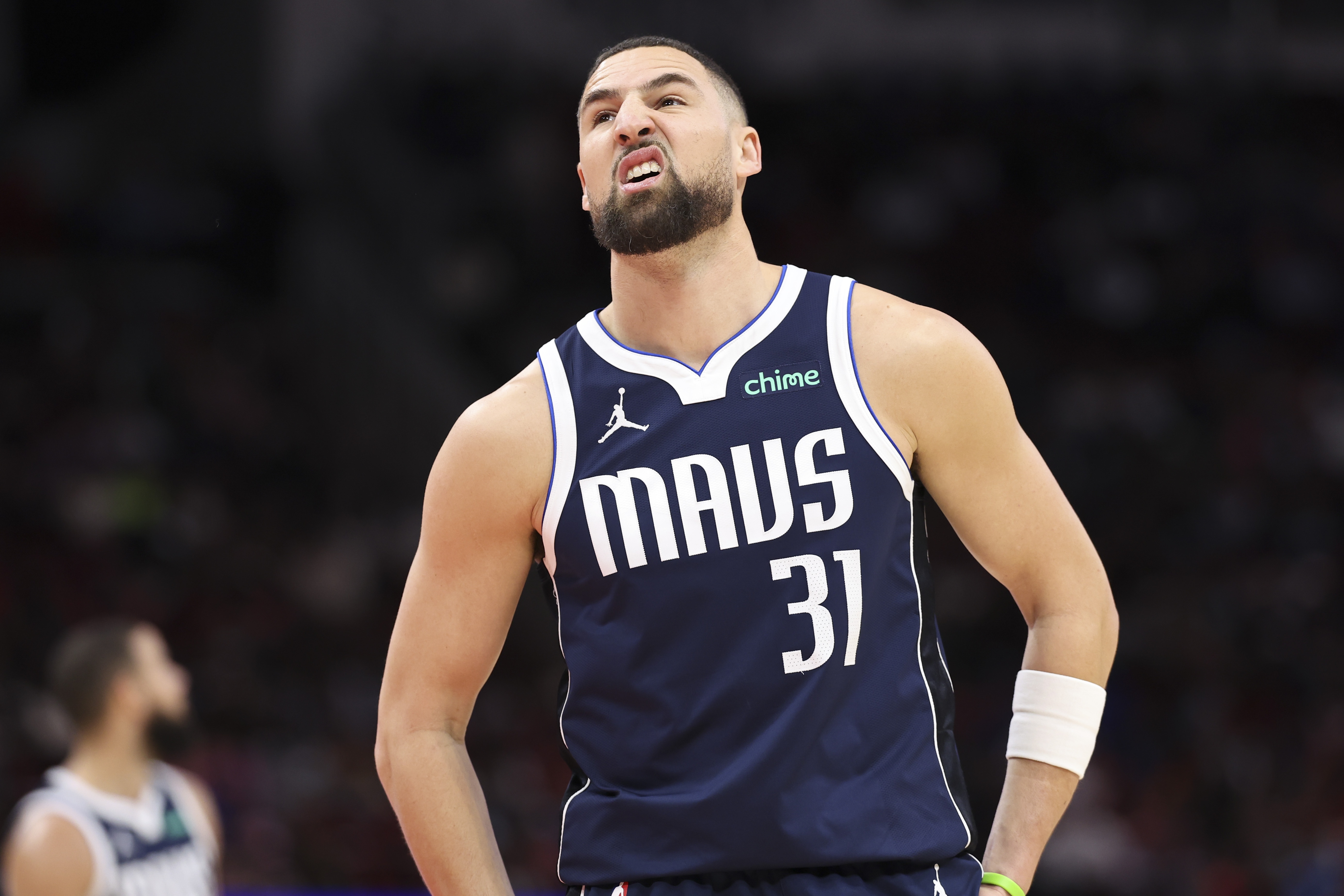 开云体育官方网站-Stein：独行侠正在探索涉及加福德、克莱和拉塞尔的潜在交易方案