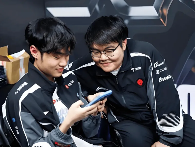 开云体育官方网站-好兄弟！Knight评论369社媒：我不喷你9