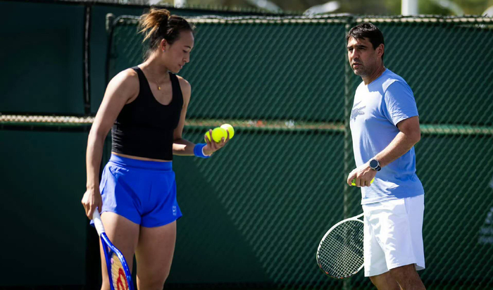 新教练是一剂猛药？郑钦文决定遭外媒质疑：失去里巴对她是损失|巴格达蒂斯|佩雷·里巴|大坂直美|执教|球员_新浪体育_新浪新闻