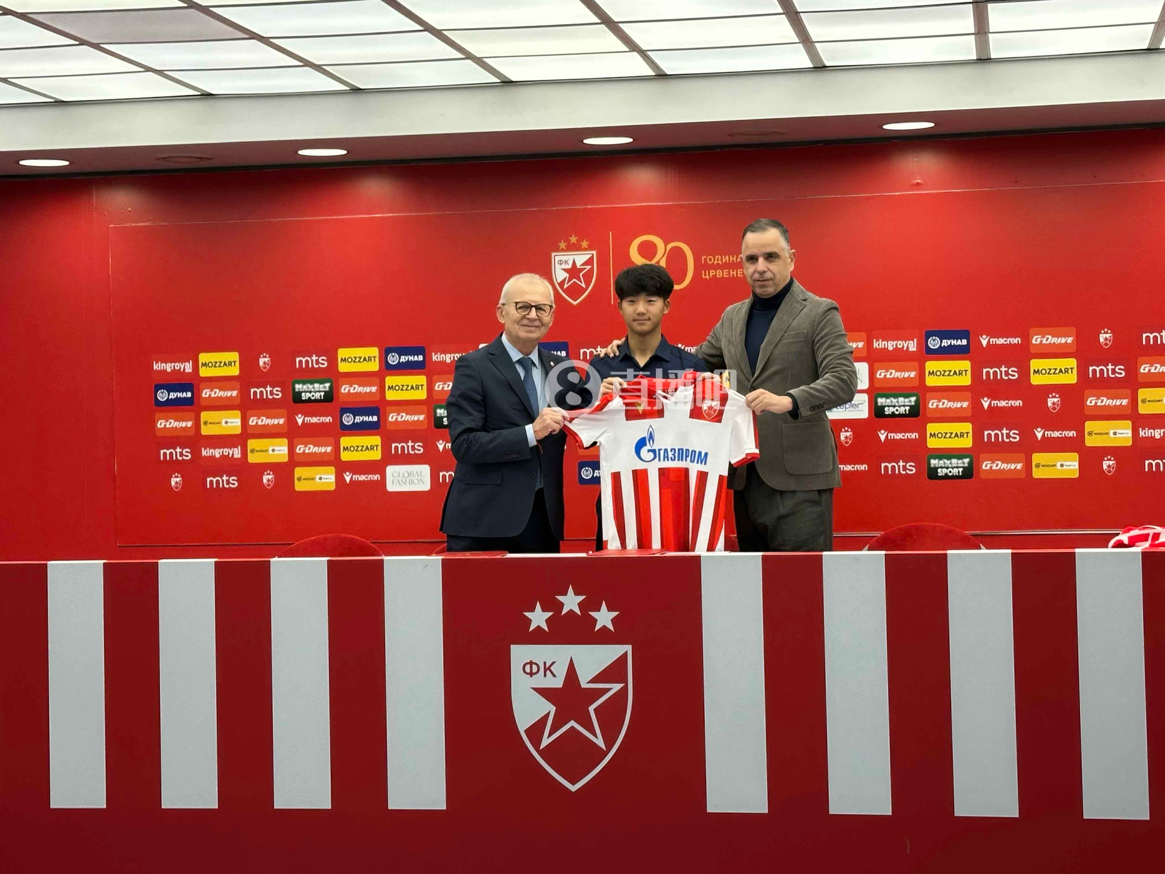 开云体育官网-万项致谢：感谢所有帮助过我们的人，我们将脚踏实地继续努力