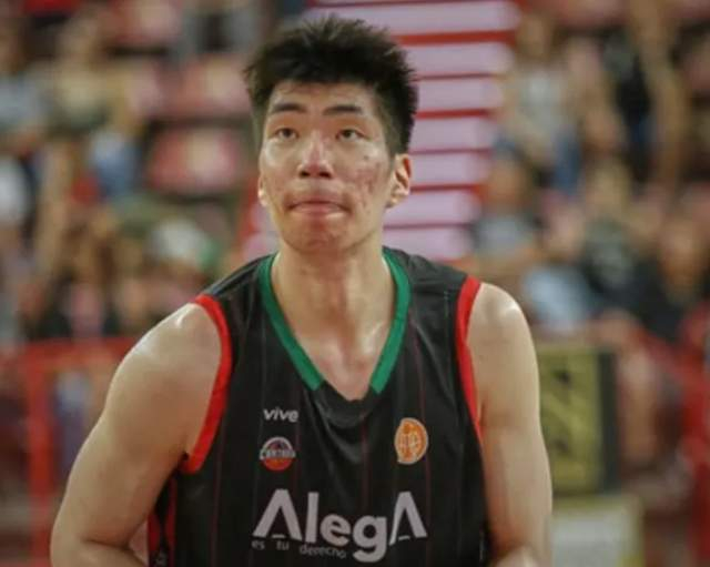 开云体育入口-这场有点铁！余嘉豪5中1得8分，错失多个机会，造杀伤能力是真强|篮板|比赛|罚球|男篮|数据_新浪体育_新浪新闻